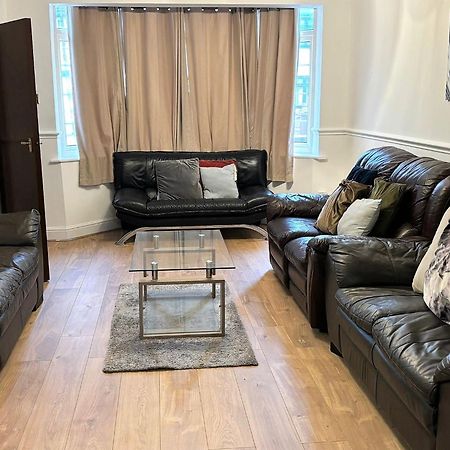 London Luxury 5 Bedroom House 2 Min Walk To The Tube Station Dagenham Exterior foto