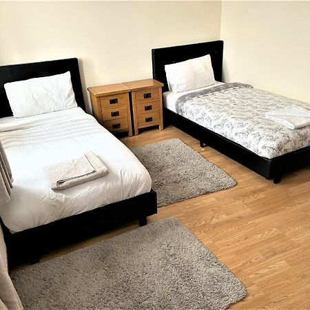 London Luxury 5 Bedroom House 2 Min Walk To The Tube Station Dagenham Exterior foto