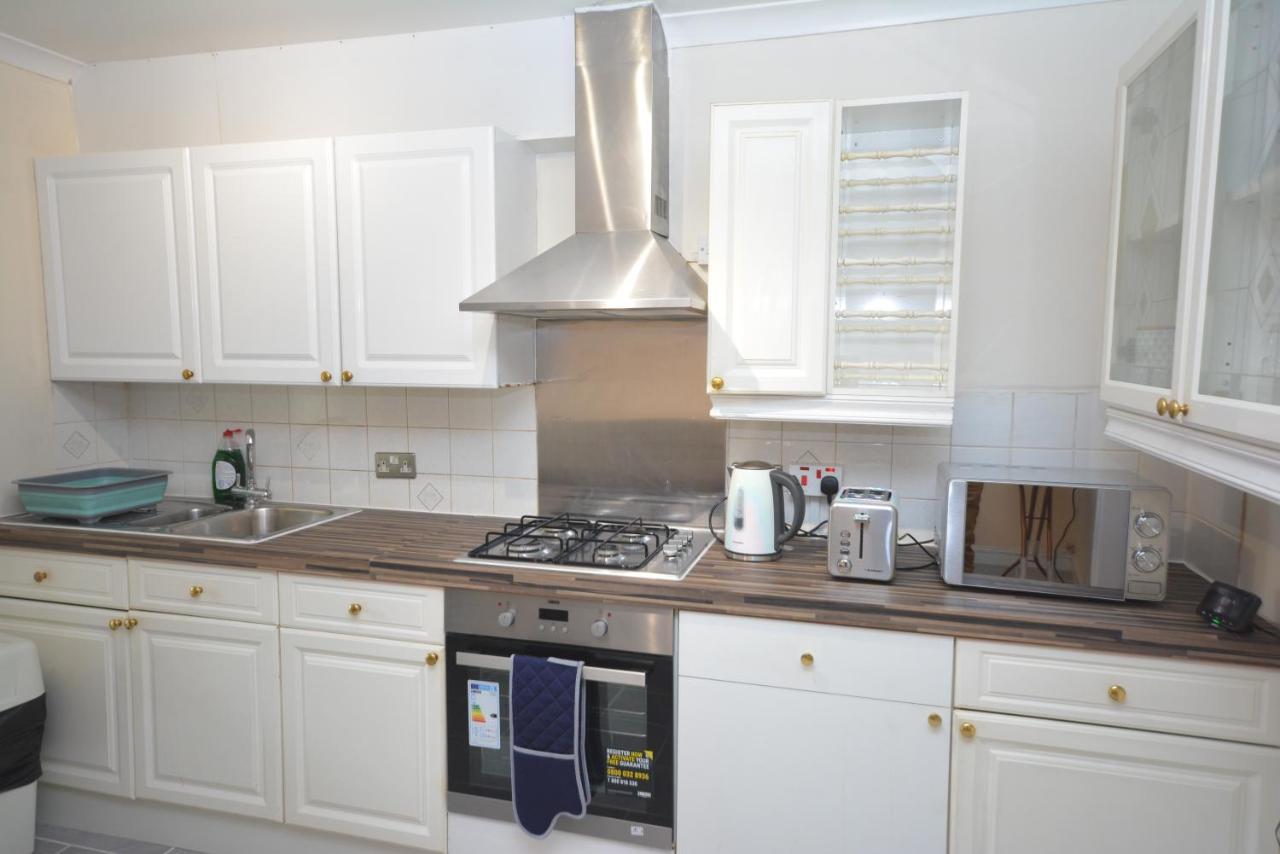 London Luxury 5 Bedroom House 2 Min Walk To The Tube Station Dagenham Exterior foto