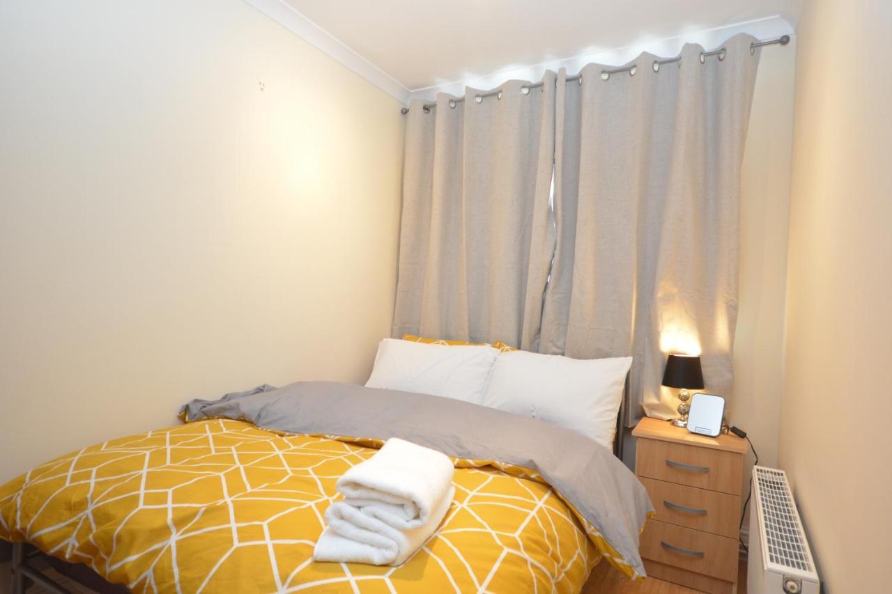 London Luxury 5 Bedroom House 2 Min Walk To The Tube Station Dagenham Exterior foto