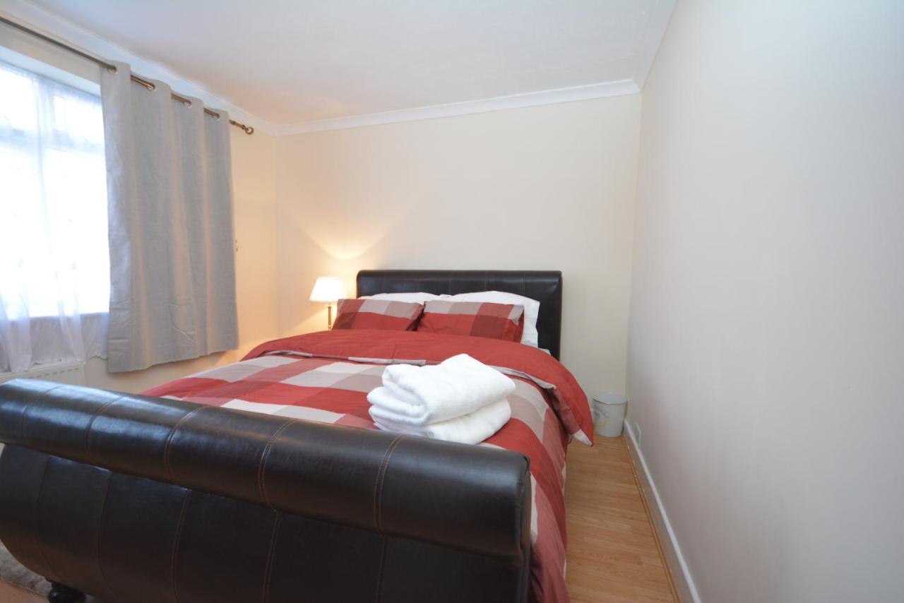 London Luxury 5 Bedroom House 2 Min Walk To The Tube Station Dagenham Exterior foto