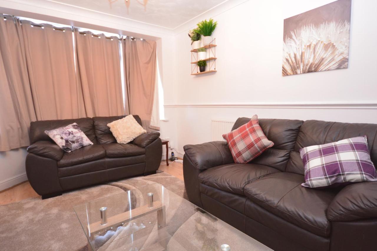 London Luxury 5 Bedroom House 2 Min Walk To The Tube Station Dagenham Exterior foto