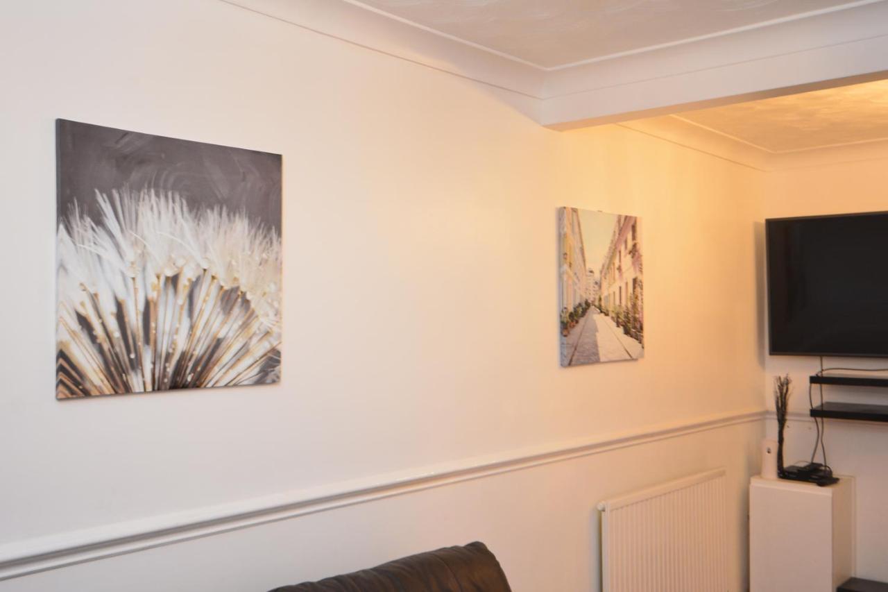 London Luxury 5 Bedroom House 2 Min Walk To The Tube Station Dagenham Exterior foto