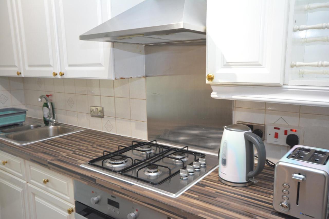 London Luxury 5 Bedroom House 2 Min Walk To The Tube Station Dagenham Exterior foto