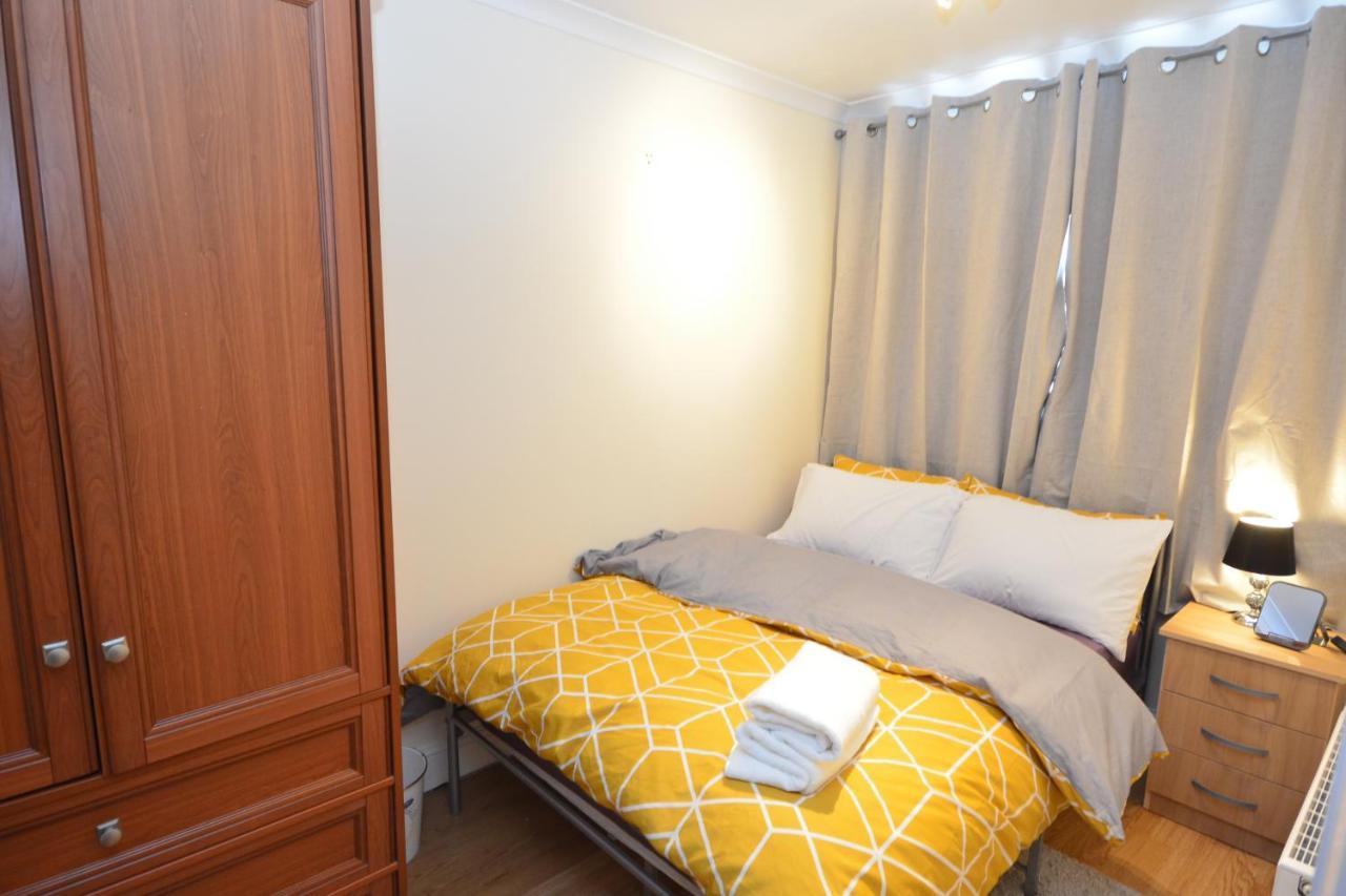 London Luxury 5 Bedroom House 2 Min Walk To The Tube Station Dagenham Exterior foto