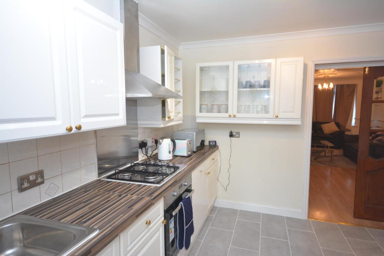 London Luxury 5 Bedroom House 2 Min Walk To The Tube Station Dagenham Exterior foto