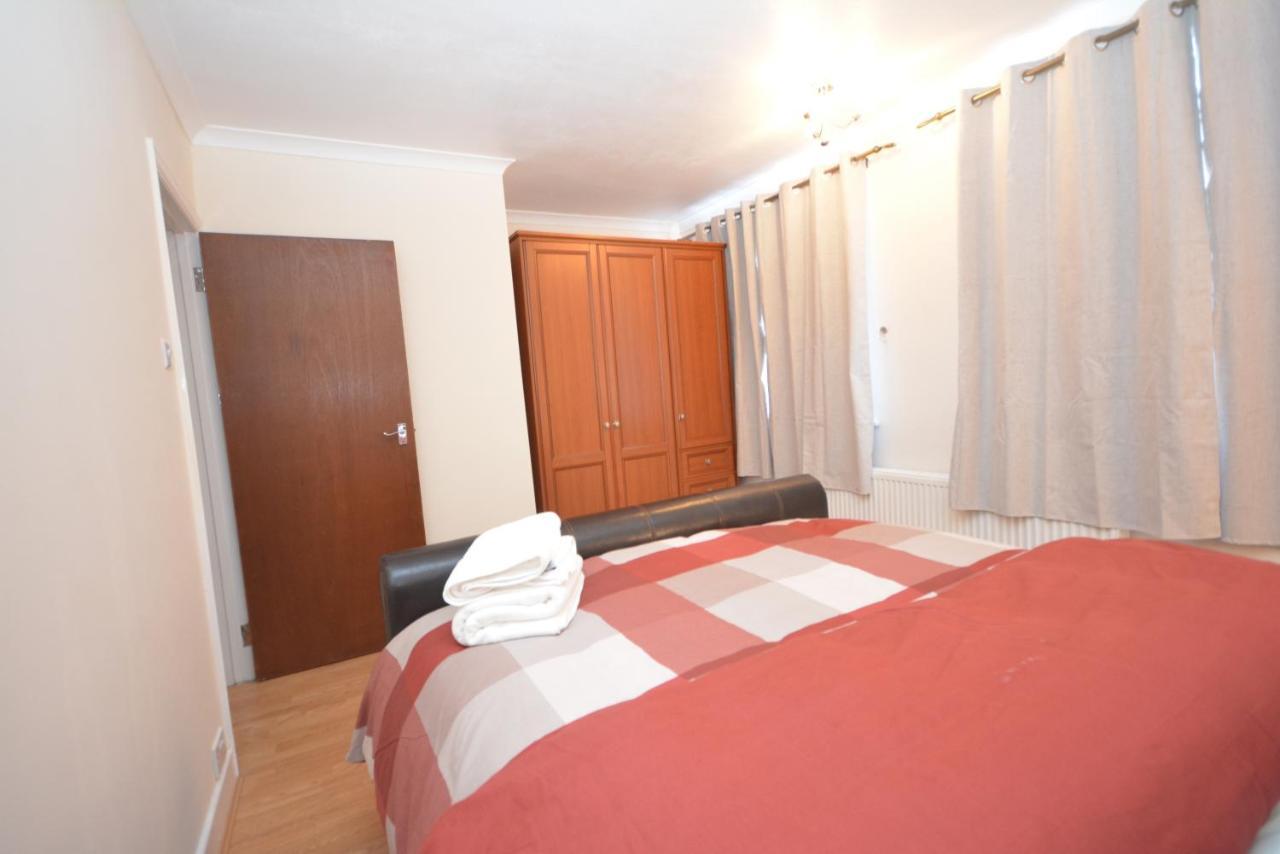 London Luxury 5 Bedroom House 2 Min Walk To The Tube Station Dagenham Exterior foto