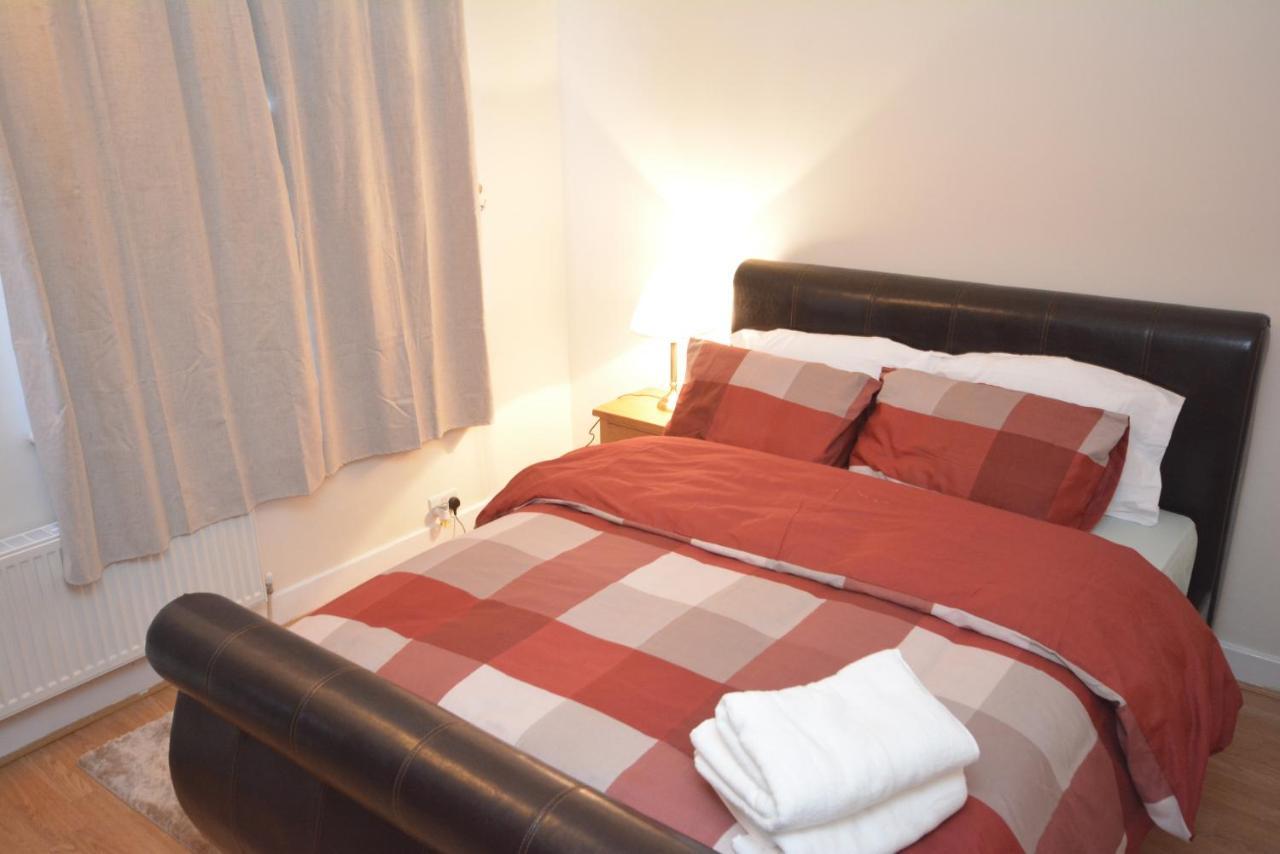 London Luxury 5 Bedroom House 2 Min Walk To The Tube Station Dagenham Exterior foto