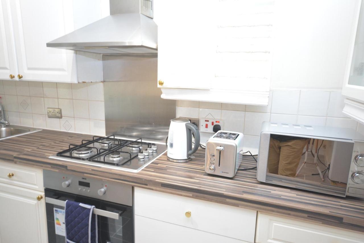 London Luxury 5 Bedroom House 2 Min Walk To The Tube Station Dagenham Exterior foto