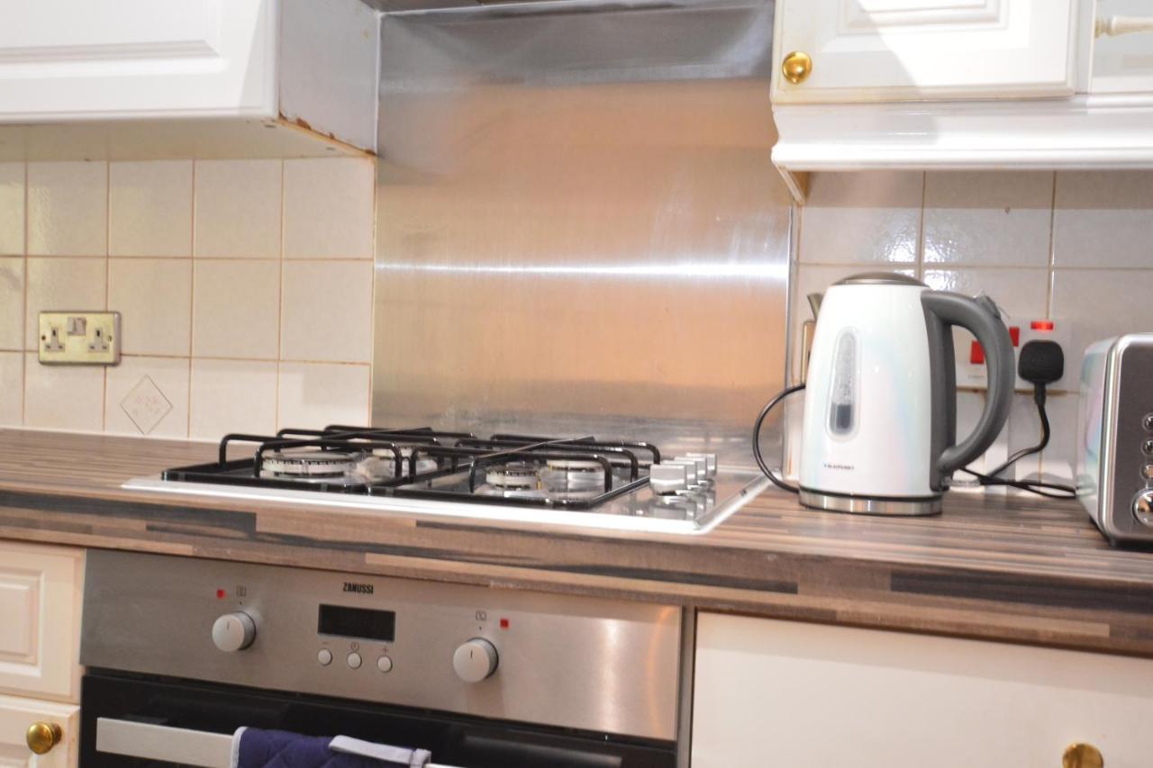 London Luxury 5 Bedroom House 2 Min Walk To The Tube Station Dagenham Exterior foto