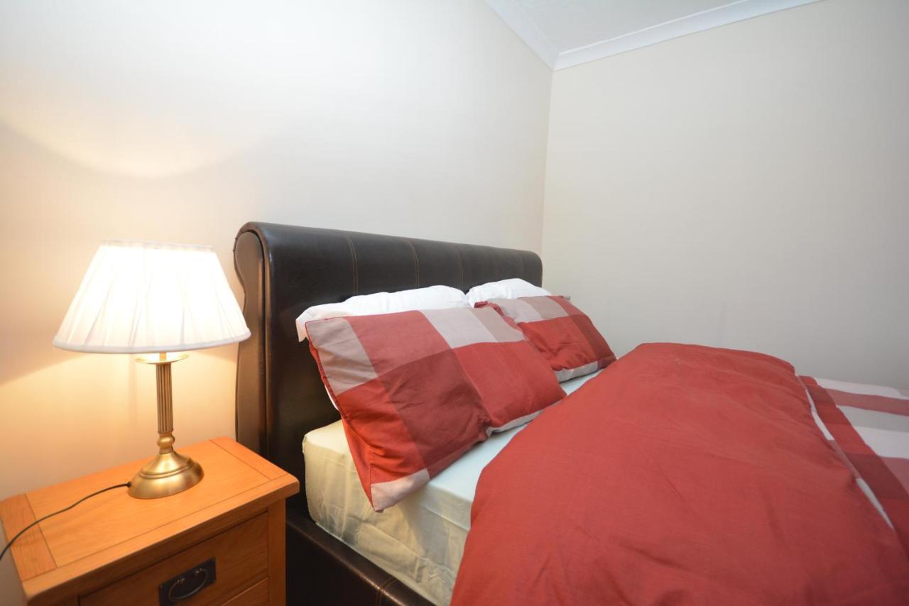 London Luxury 5 Bedroom House 2 Min Walk To The Tube Station Dagenham Exterior foto