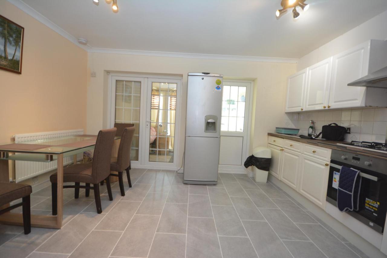London Luxury 5 Bedroom House 2 Min Walk To The Tube Station Dagenham Exterior foto