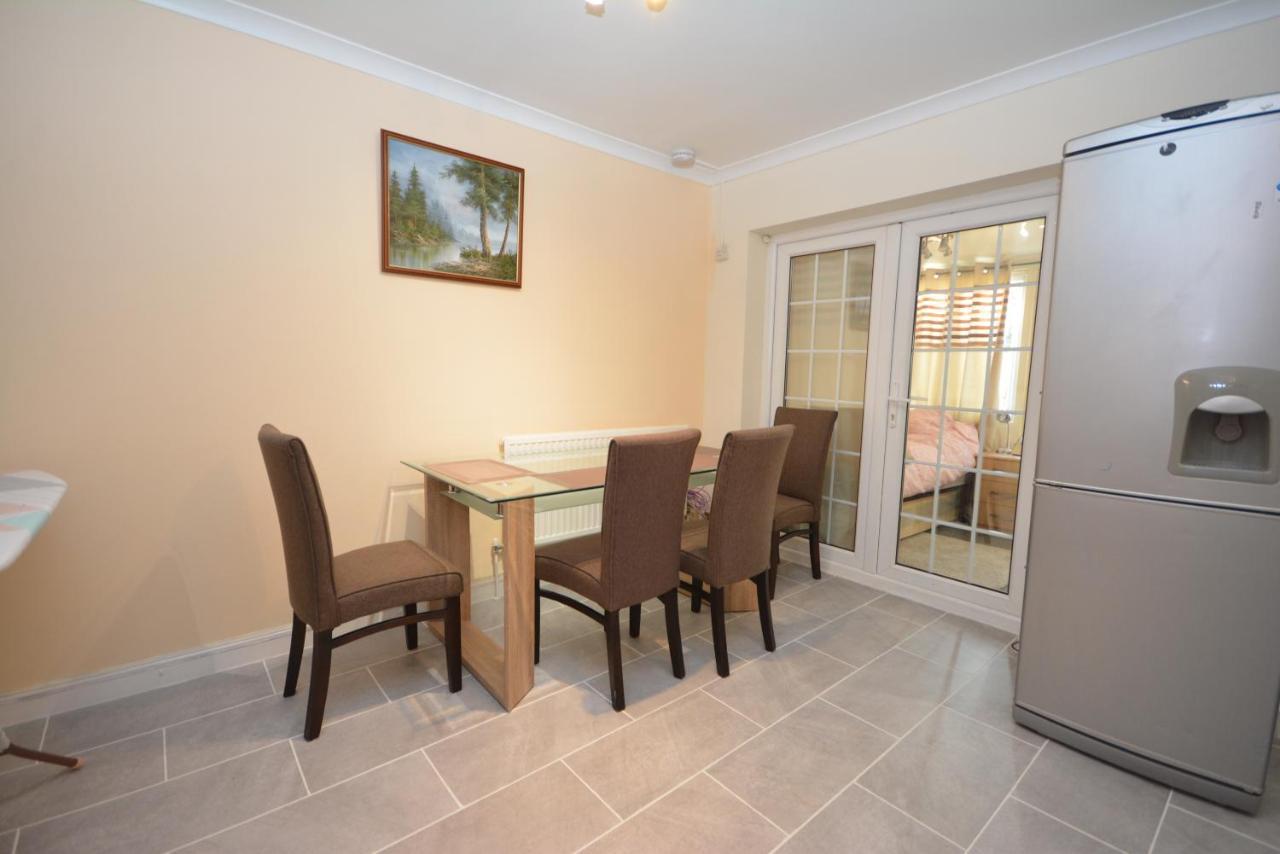 London Luxury 5 Bedroom House 2 Min Walk To The Tube Station Dagenham Exterior foto