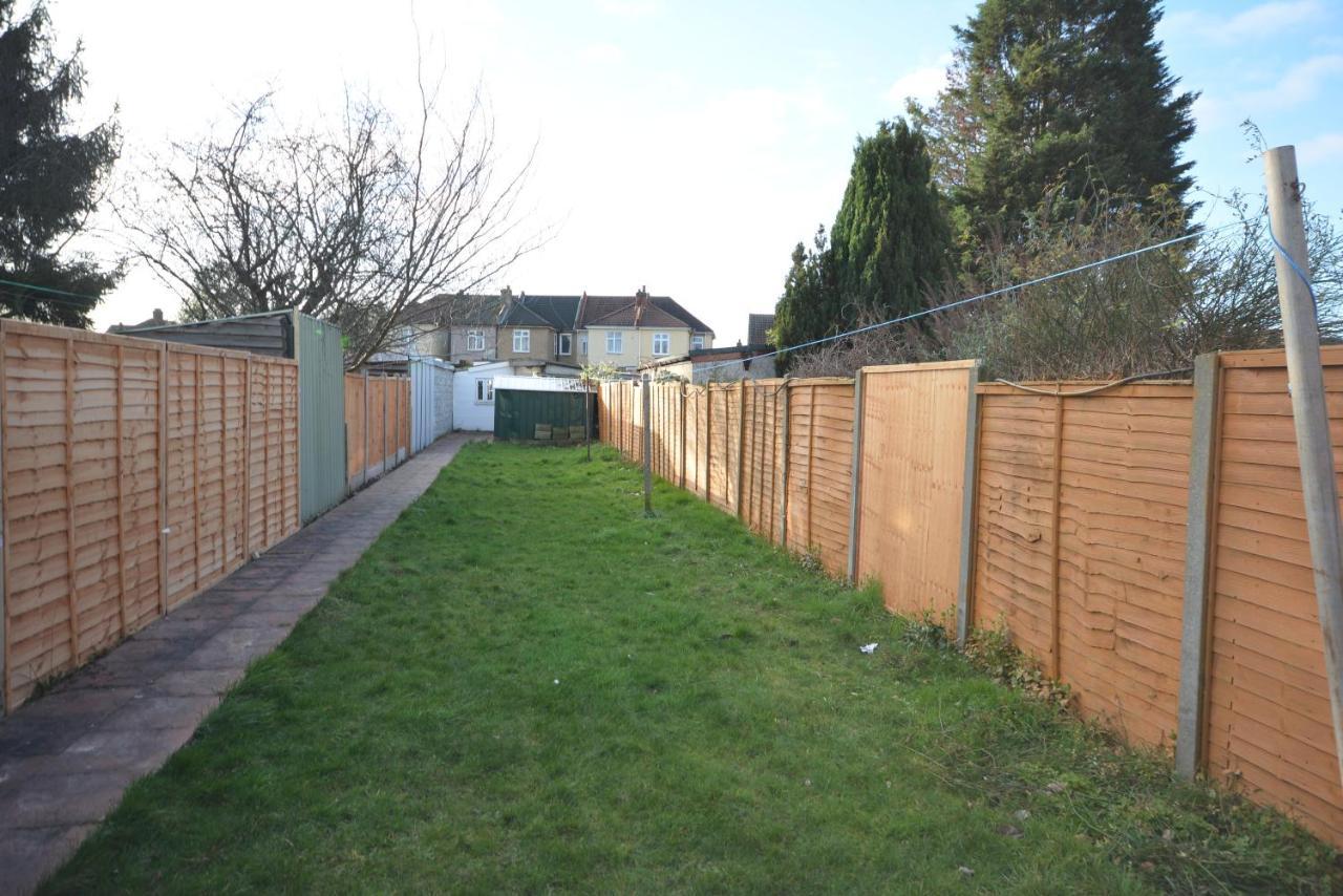 London Luxury 5 Bedroom House 2 Min Walk To The Tube Station Dagenham Exterior foto