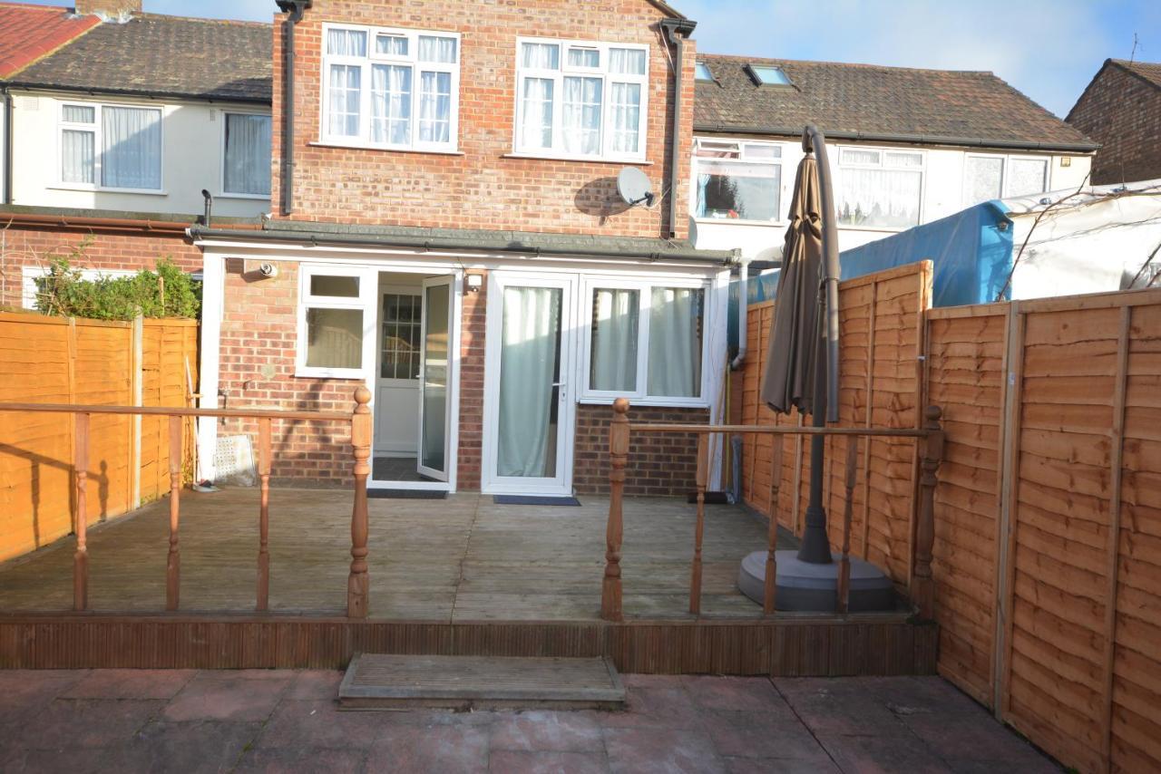 London Luxury 5 Bedroom House 2 Min Walk To The Tube Station Dagenham Exterior foto
