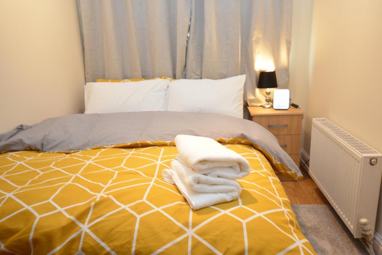 London Luxury 5 Bedroom House 2 Min Walk To The Tube Station Dagenham Exterior foto