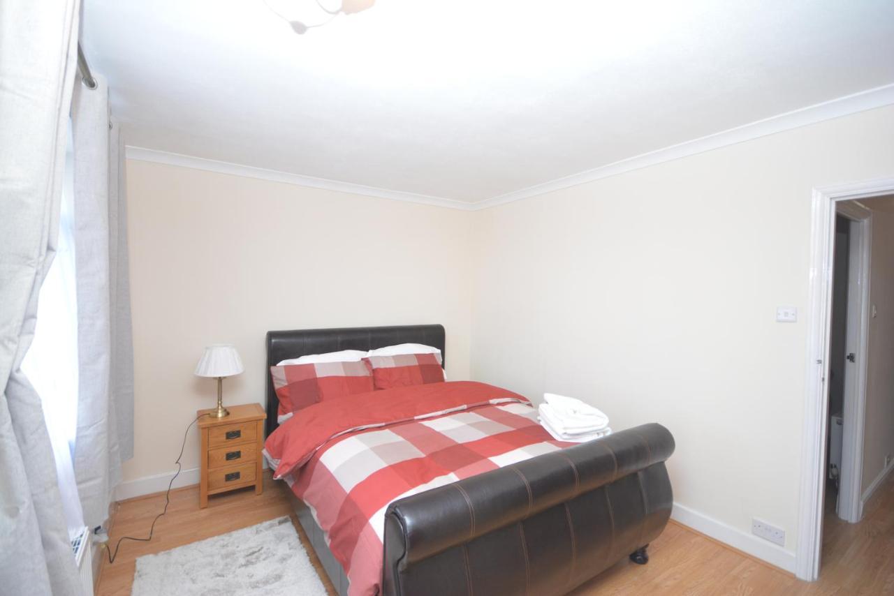 London Luxury 5 Bedroom House 2 Min Walk To The Tube Station Dagenham Exterior foto