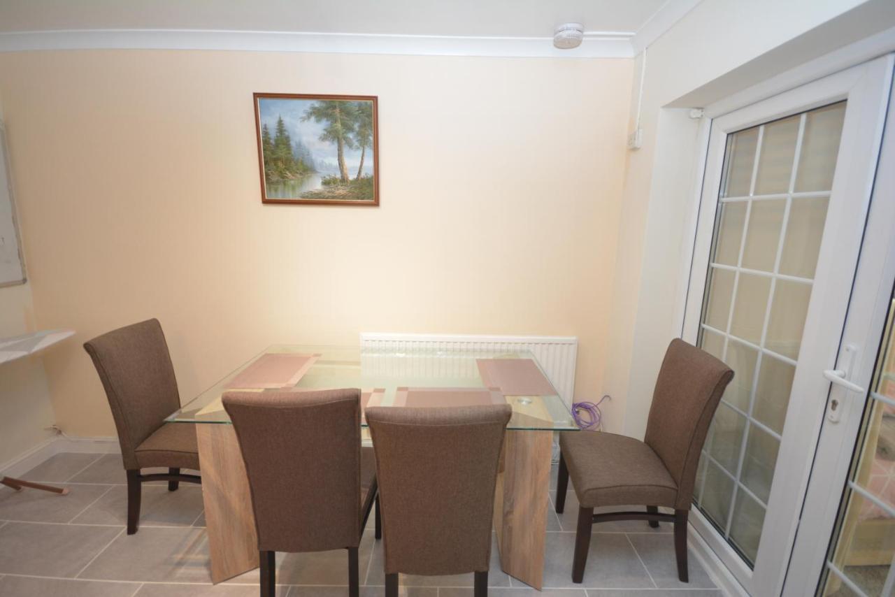 London Luxury 5 Bedroom House 2 Min Walk To The Tube Station Dagenham Exterior foto