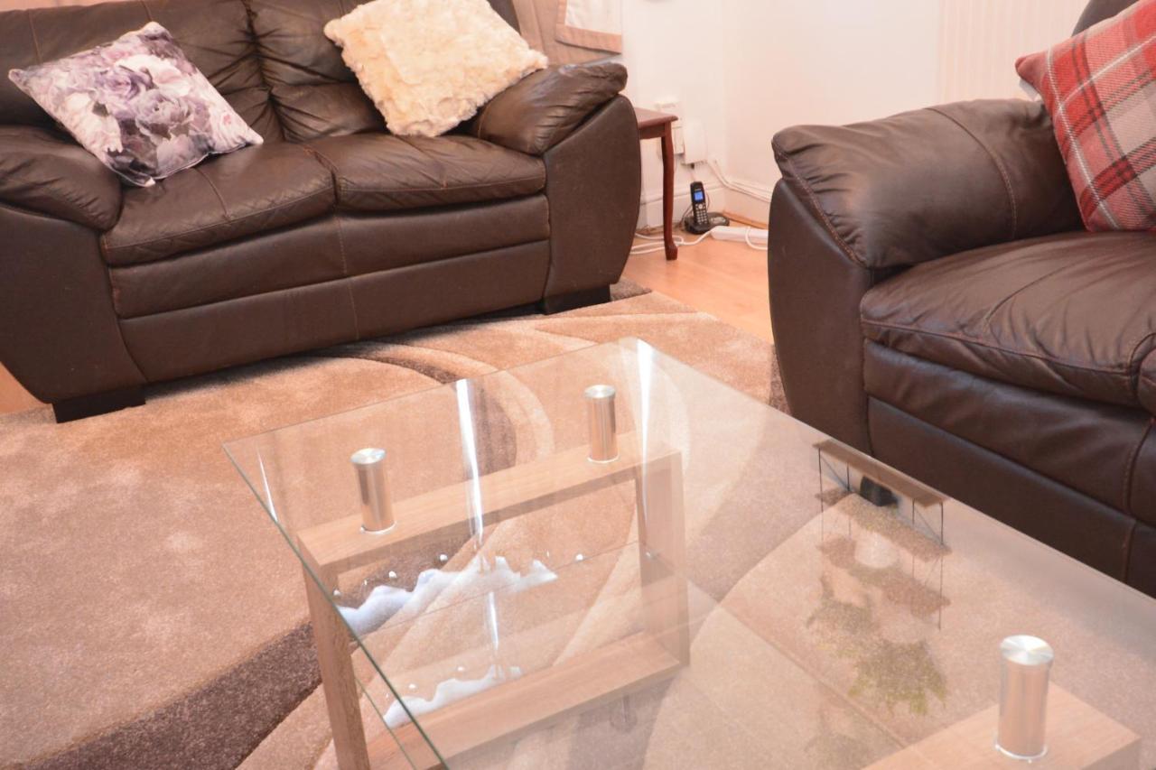 London Luxury 5 Bedroom House 2 Min Walk To The Tube Station Dagenham Exterior foto