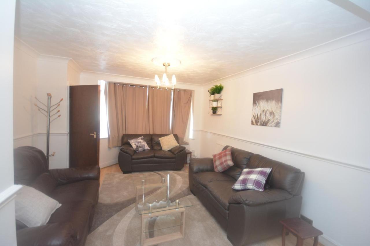 London Luxury 5 Bedroom House 2 Min Walk To The Tube Station Dagenham Exterior foto