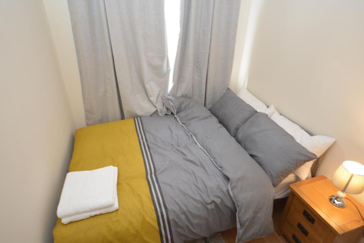 London Luxury 5 Bedroom House 2 Min Walk To The Tube Station Dagenham Exterior foto