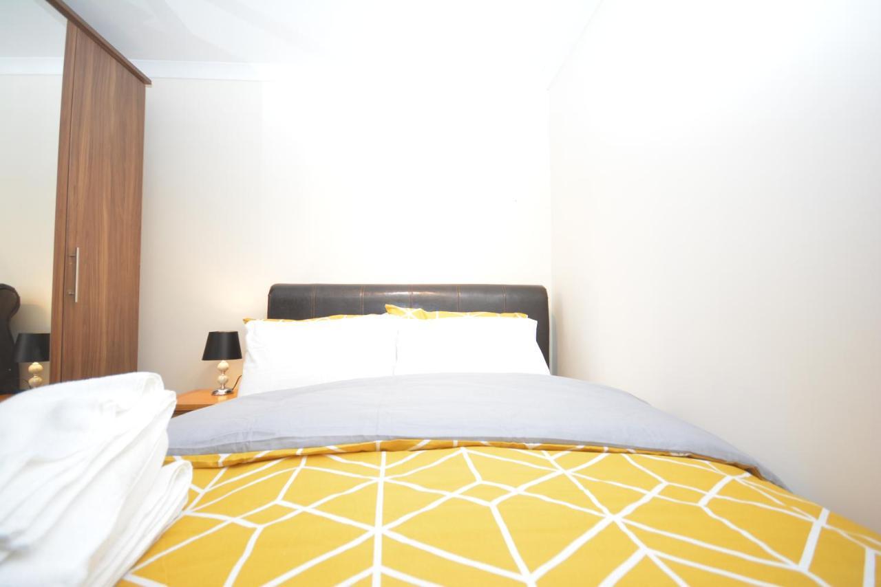 London Luxury 5 Bedroom House 2 Min Walk To The Tube Station Dagenham Exterior foto