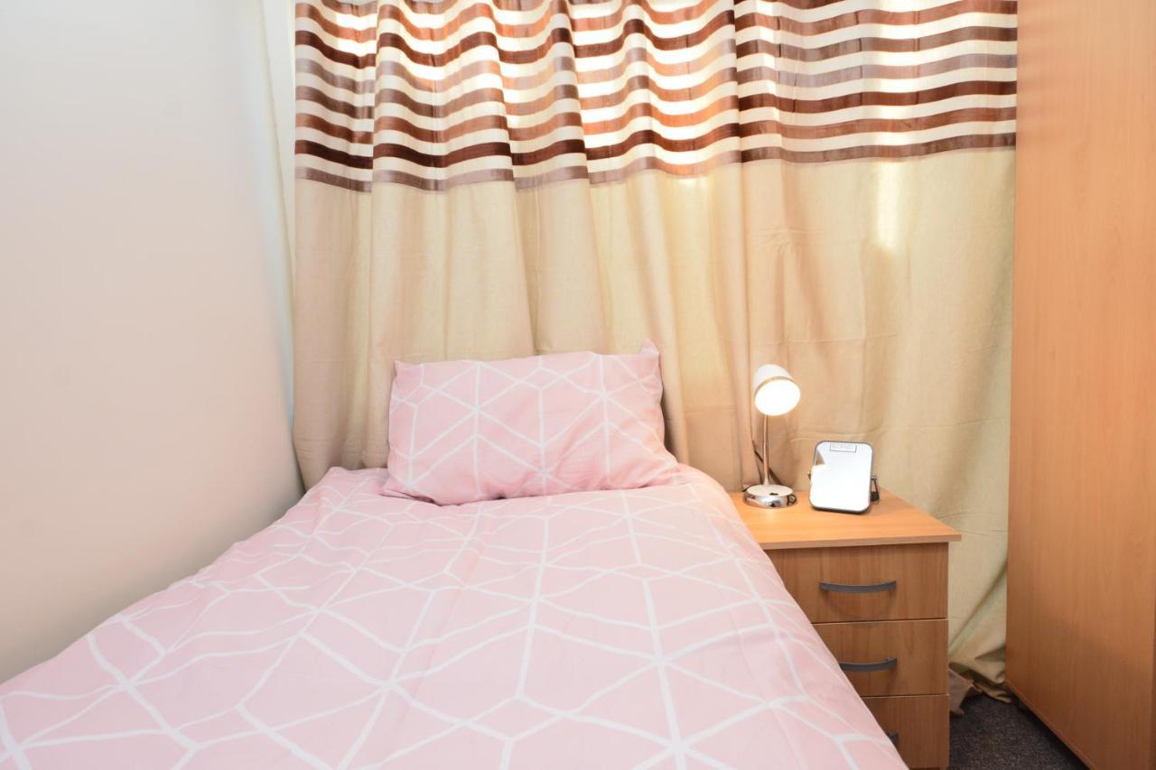 London Luxury 5 Bedroom House 2 Min Walk To The Tube Station Dagenham Exterior foto