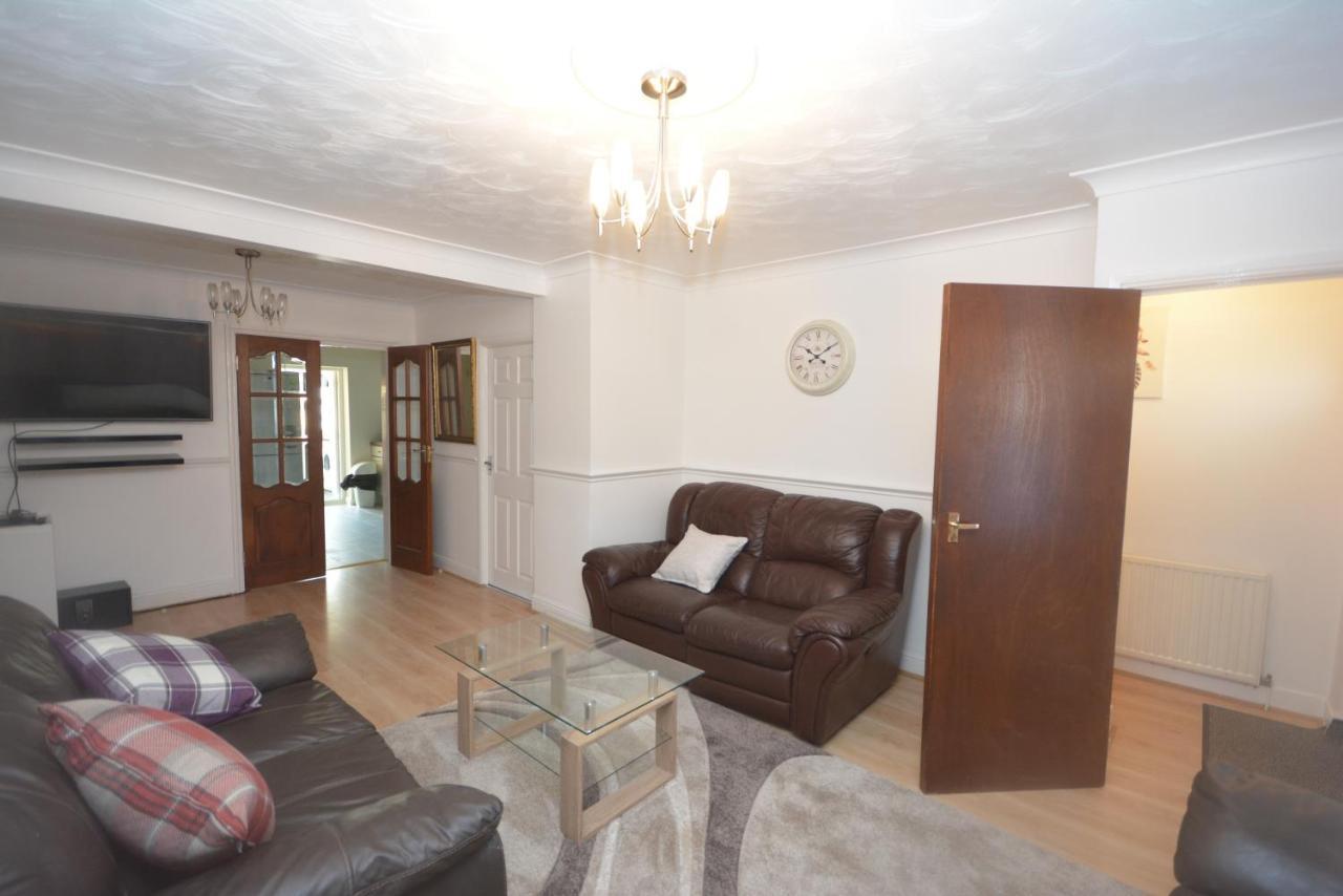 London Luxury 5 Bedroom House 2 Min Walk To The Tube Station Dagenham Exterior foto