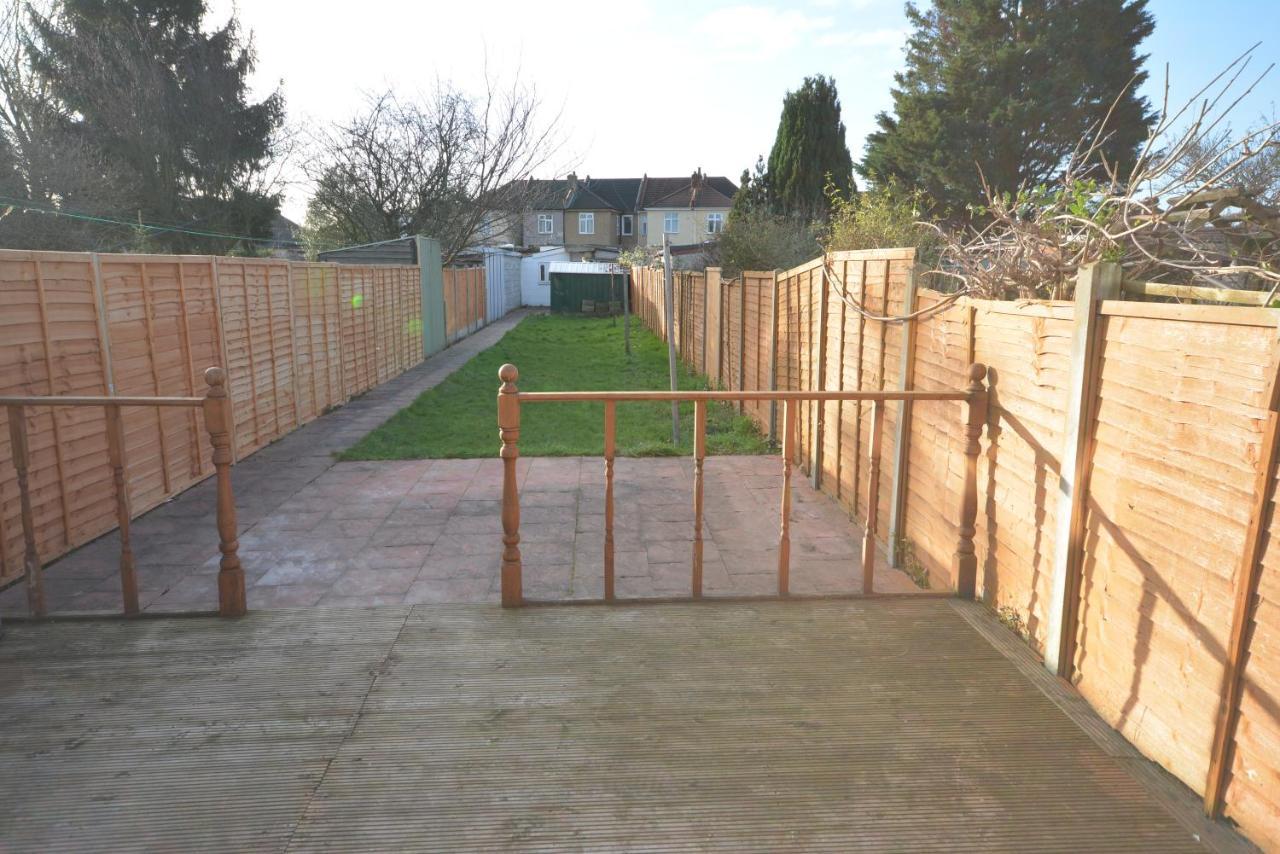 London Luxury 5 Bedroom House 2 Min Walk To The Tube Station Dagenham Exterior foto