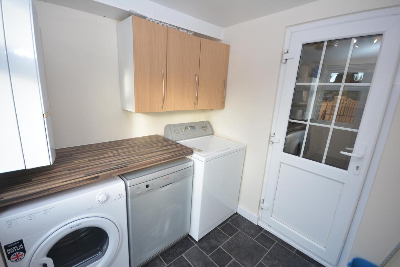 London Luxury 5 Bedroom House 2 Min Walk To The Tube Station Dagenham Exterior foto
