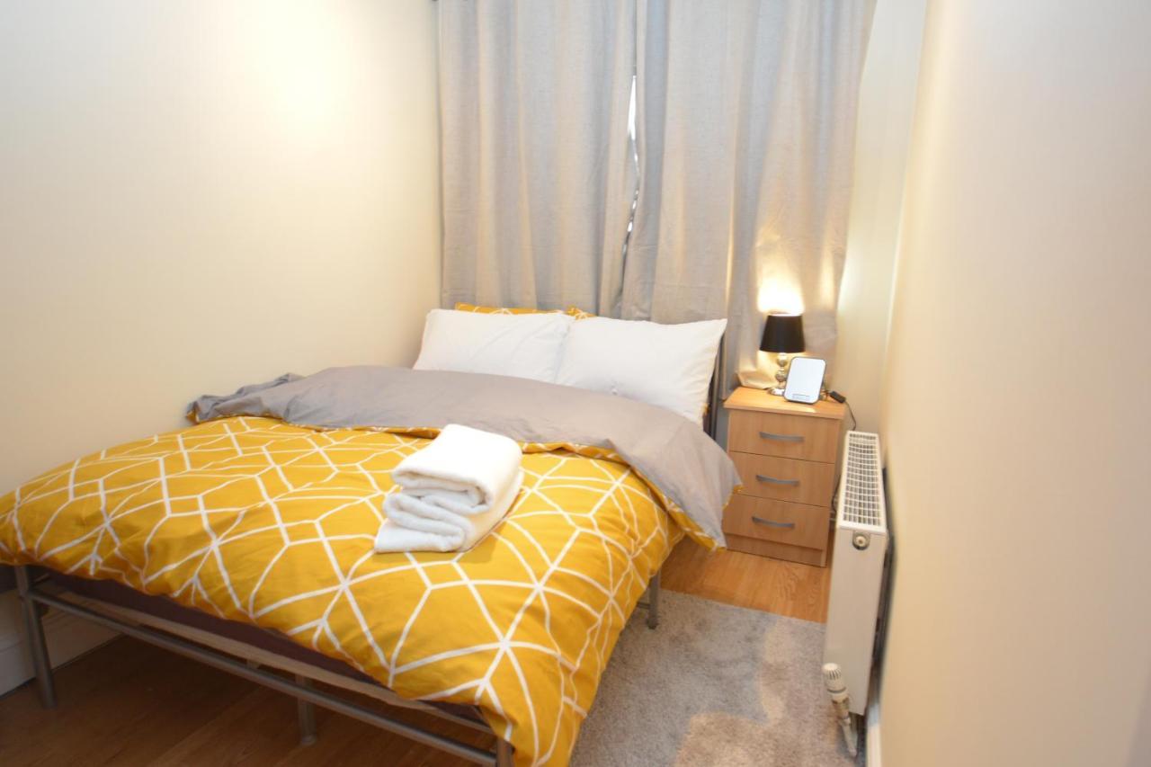 London Luxury 5 Bedroom House 2 Min Walk To The Tube Station Dagenham Exterior foto
