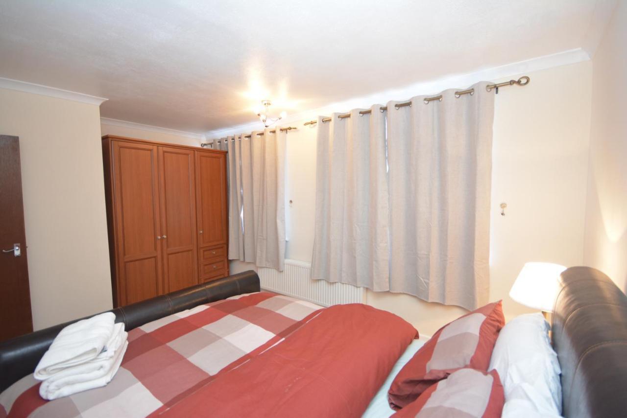 London Luxury 5 Bedroom House 2 Min Walk To The Tube Station Dagenham Exterior foto