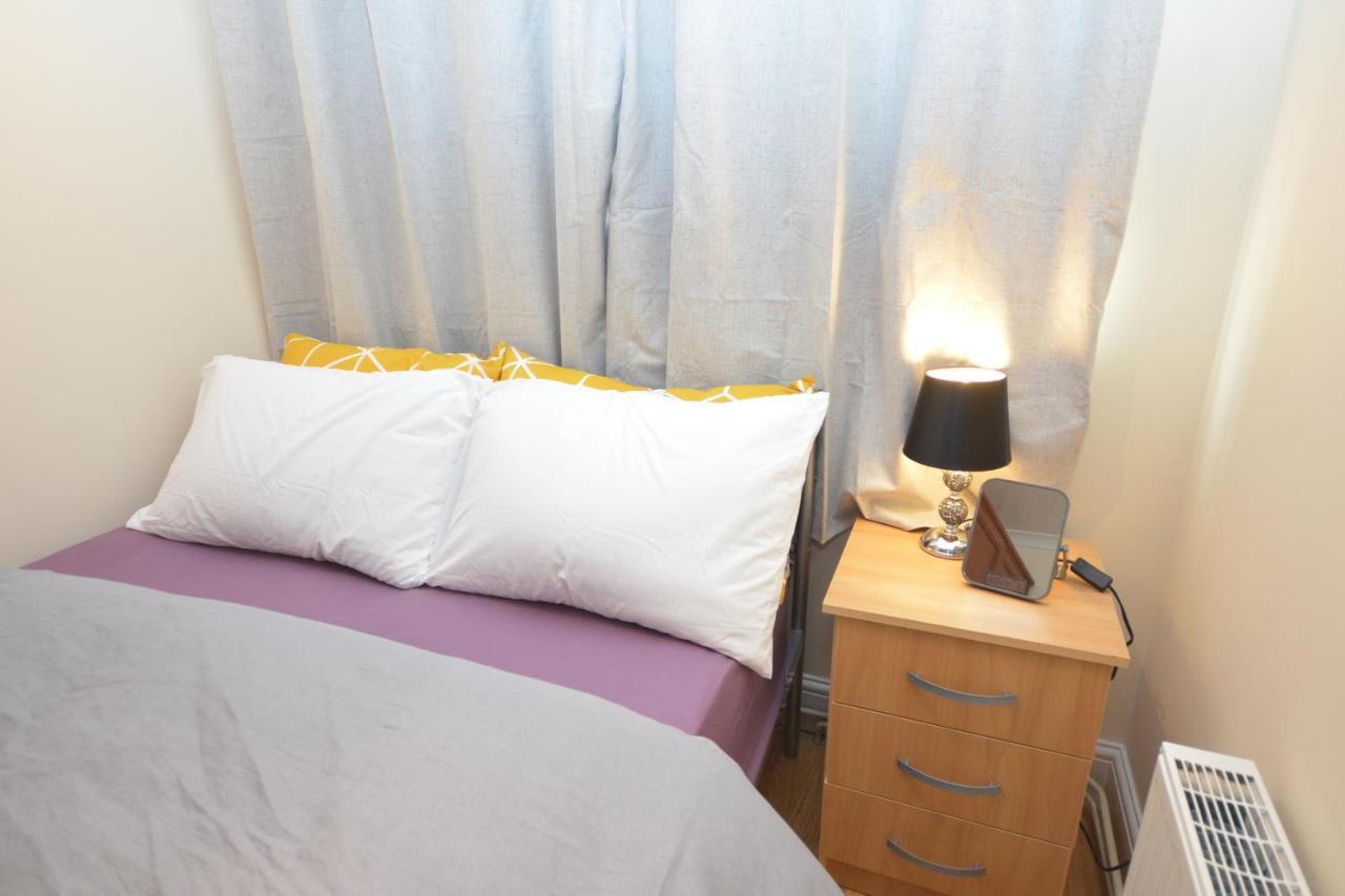 London Luxury 5 Bedroom House 2 Min Walk To The Tube Station Dagenham Exterior foto
