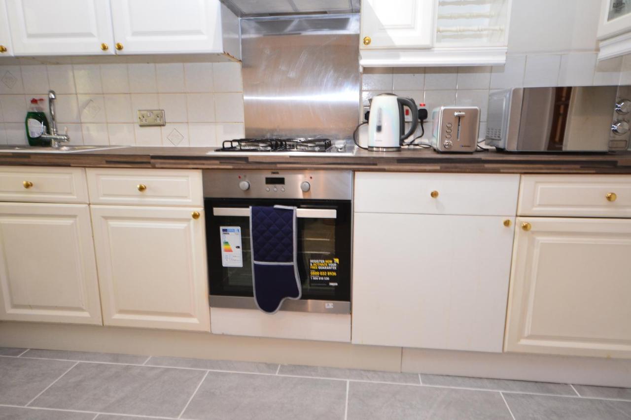 London Luxury 5 Bedroom House 2 Min Walk To The Tube Station Dagenham Exterior foto