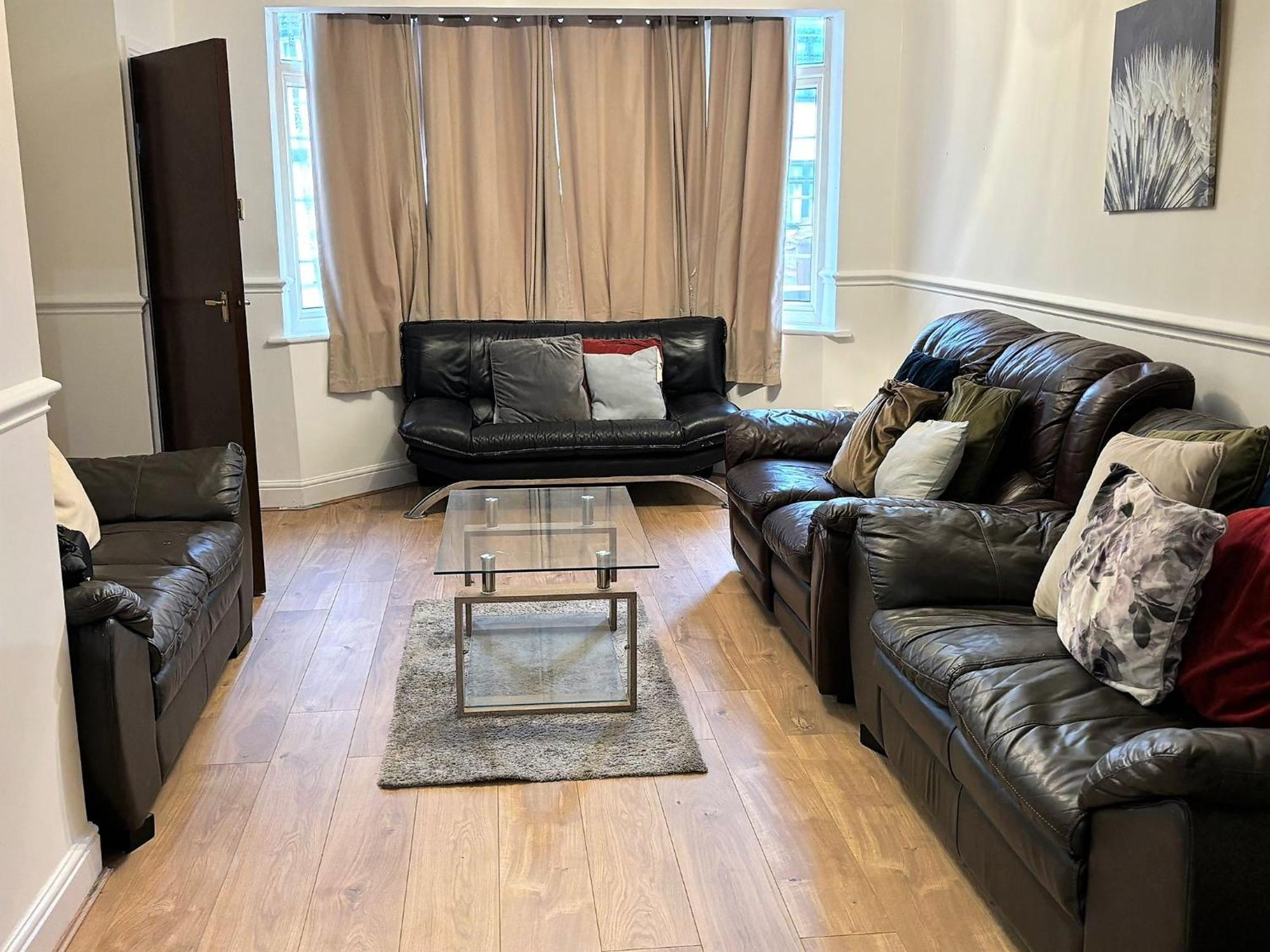 London Luxury 5 Bedroom House 2 Min Walk To The Tube Station Dagenham Exterior foto