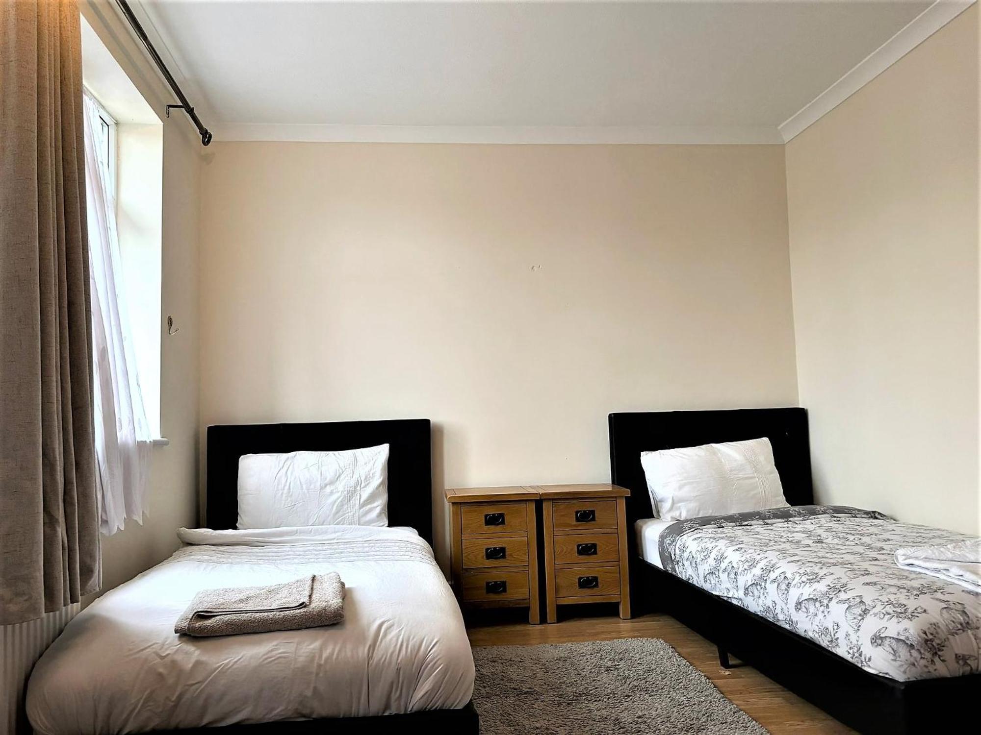 London Luxury 5 Bedroom House 2 Min Walk To The Tube Station Dagenham Exterior foto