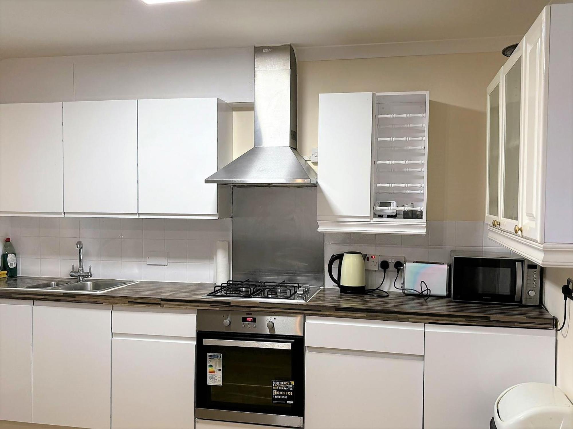London Luxury 5 Bedroom House 2 Min Walk To The Tube Station Dagenham Exterior foto
